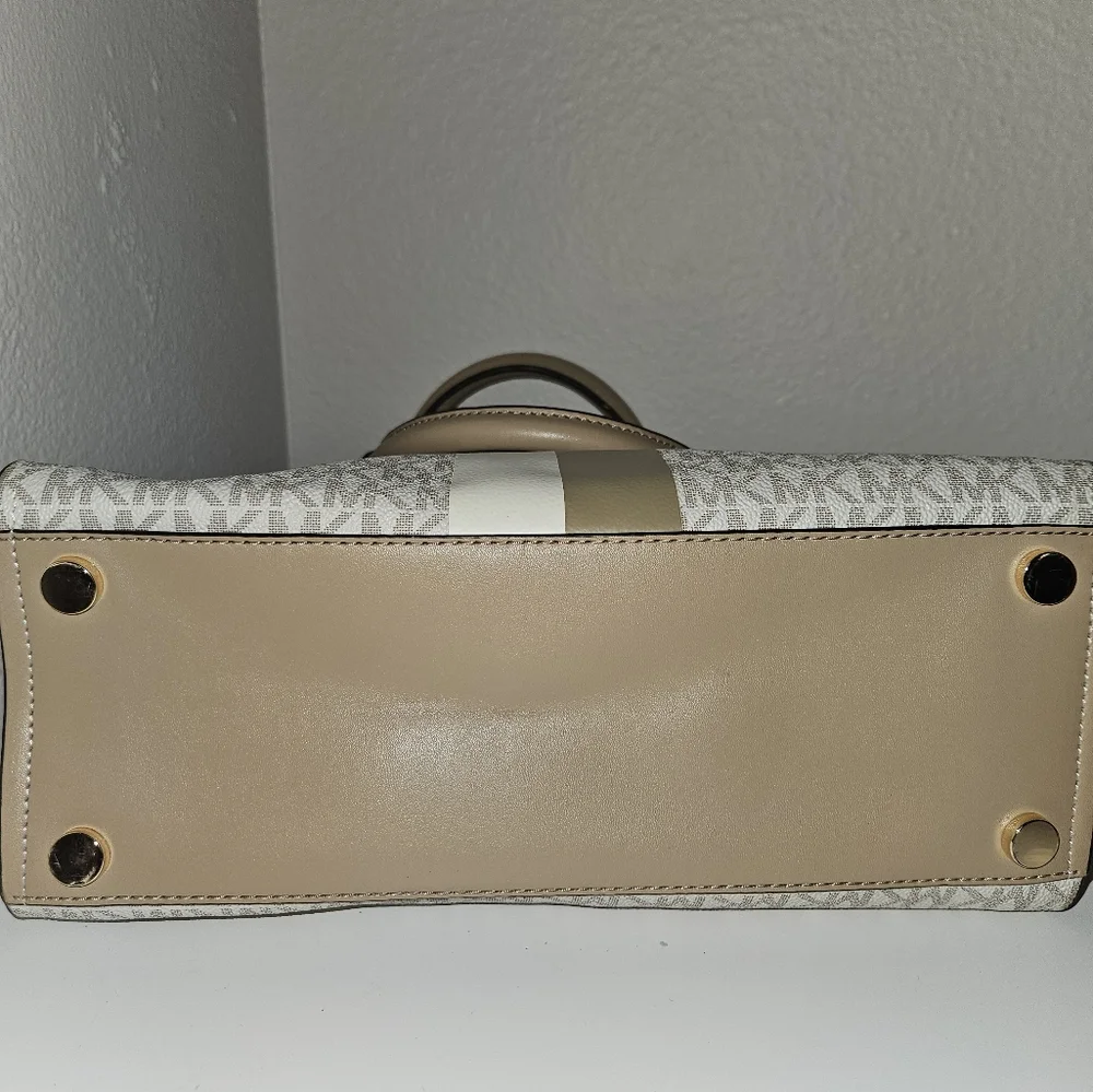 Michael kors shoulder and crossbody purse NWOT